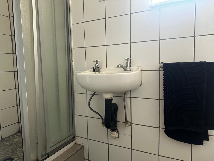 6 Bedroom Property for Sale in Brandwag Free State